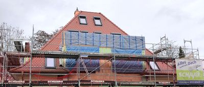 Liegender Dachstuhl macht’s möglich: Villa wird Doppelhaus