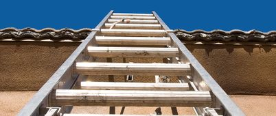 Absturzsicherung Dach: Auf- und Abstieg mit Leitern