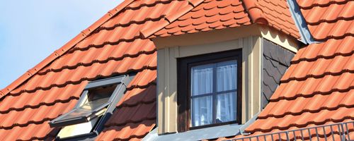 Gaube oder Dachfenster? Wie Sie mehr aus Ihrem Dach herausholen