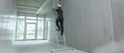 Safety first: Stufen-Mehrzweckleiter der Günzburger Steigtechnik