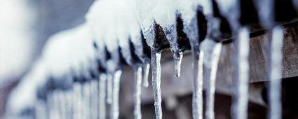 Schneelast auf dem Dach: Pflichten und praktische Tipps für Hausbesitzer