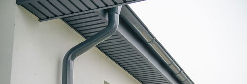 Dachentwässerung fürs Steildach: So finden Sie das passende System