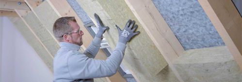 Effiziente Zwischensparrendämmung für Dächer: Kostenersparnis, Wohnkomfort und nachhaltige Innovationen