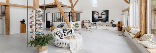 Dachgeschossausbau einer Scheune: Licht, Leben und nachhaltiges Wohnen